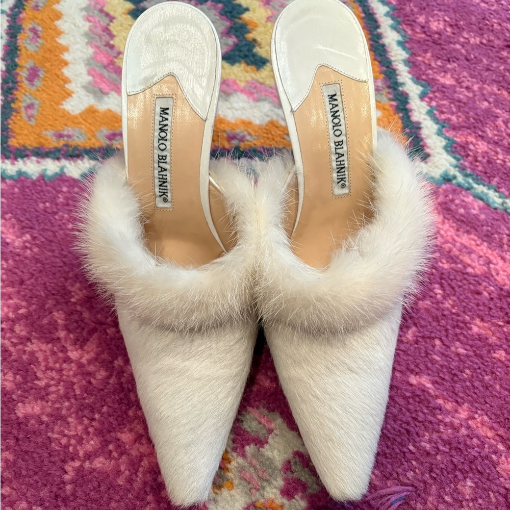 Manolo Blahnik White Elegant Heels
